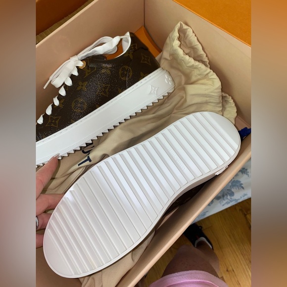 Brand new Louis Vuitton sneakers - Picture 3 of 7